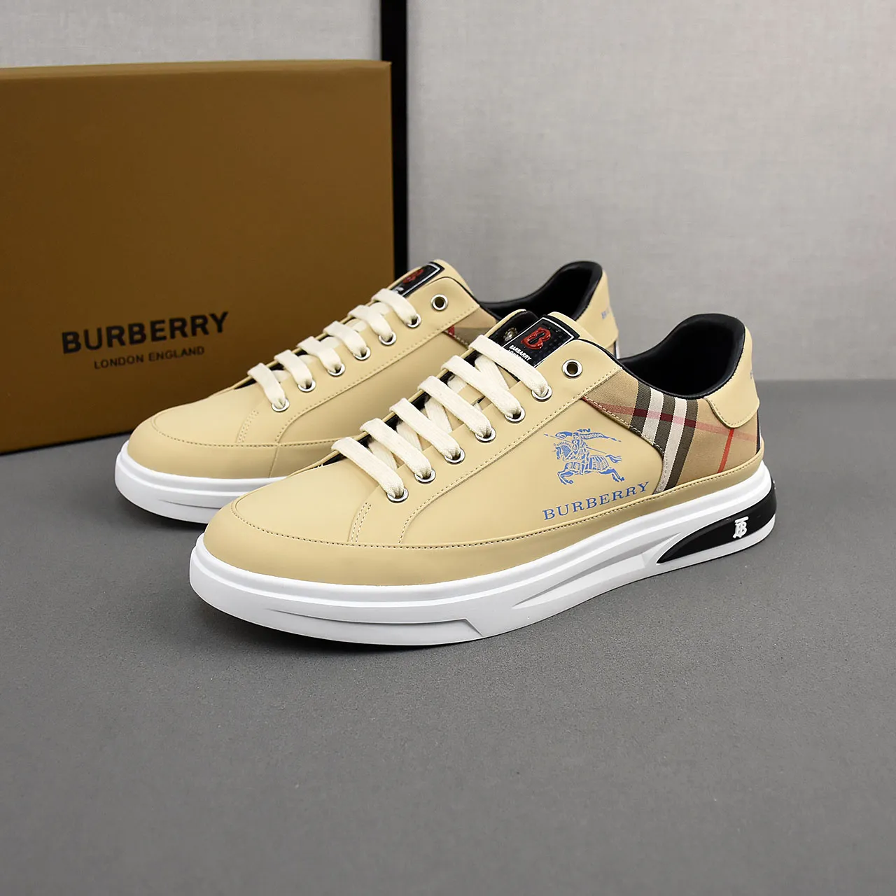 PP400⛳️⛳️⛳️Burberry [Burberry] fashionable sports and casual shoes, the upper is made of first-layer cowhide with plaid material, first-layer pigskin lining, and rubber outsole. Men's size 38-44.
